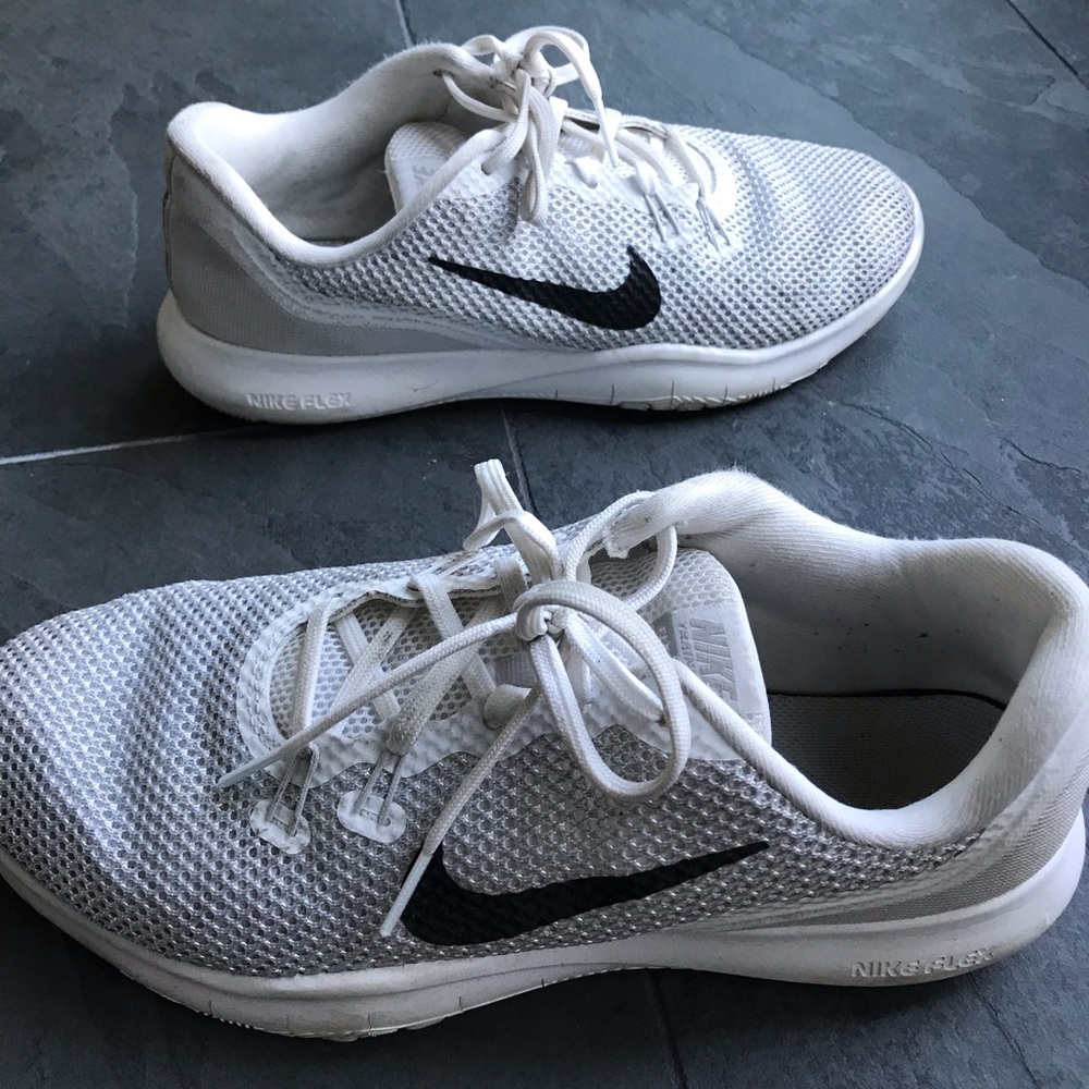 send offers! white nike training sneakers. size 8